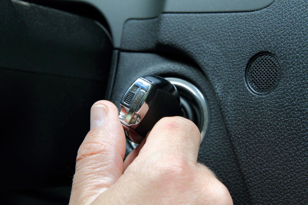 Clé de voiture dans le contact
